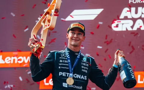George Russell celebra su victoria en el Gran Premio de Austria.