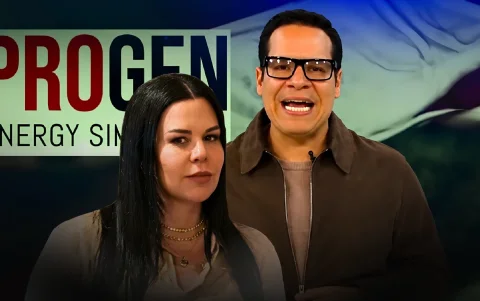 El vínculo familiar real de karla Saud, aunque lejano, es con el secretario de la Administración Pública, José Julio Neira. Son primos en segundo grado.