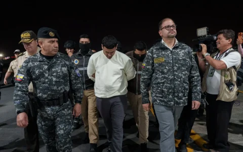 Alias Gato Negro fue extraditado desde Colombia y llegó a Guayaquil el 3 de julio tras años prófugo.