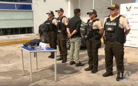 Policía Nacional ejecutó operativo en Tumbaco tras detectar venta de droga cerca de instituciones educativas.