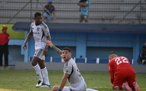 Emelec sacó un buen empate en la cancha del Jocay de Manta.