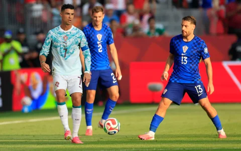 Mundial 2026: Portugal, con Cristiano Ronaldo (izq.), llega a octavos de final tras superar a Croacia.