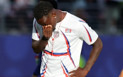 Folarin Balogun, jugador de EE. UU. expulsado en el Mundial 2026. La FIFA lo perdonó.