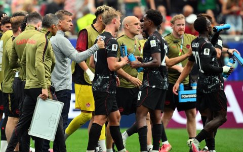 El seleccionador de Canadá, Jesse Marsch, y su equipo durante el partido de octavos de final de la Copa Mundial de la FIFA 2026
