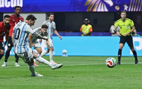 Lionel Messi erró un penal ante Egipto.