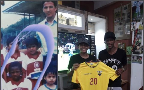 Gonzalo Plata (d) le obsequió a su amigo de infancia Jasenko Palacios la camiseta que utilizó en el Sudamericano sub-20 de Chile que Ecuador ganó en 2019.