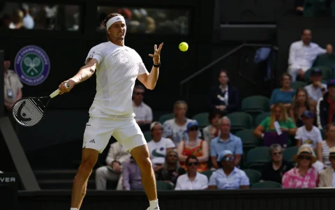 Alexander Zverev, tercer favorito, en su partido de dieciseisavos de final en el All England Club de Wimbledon, Londres, Reino Unido.