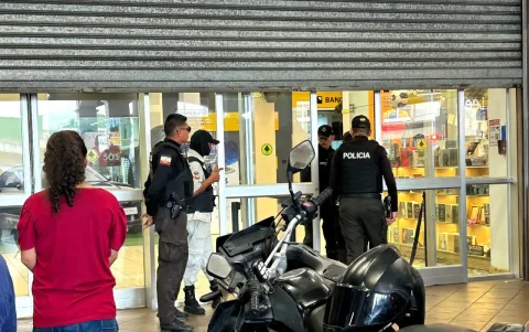 El enfrentamiento ocurrió cuando custodios de una empresa de valores realizaban el retiro de dinero de una agencia bancaria.