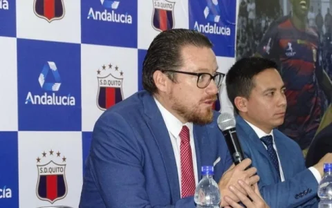 Entre 20217 y 2020 Juan Manuel Aguirre fue presidente de Deportivo Quito, club del que es declarado hincha.