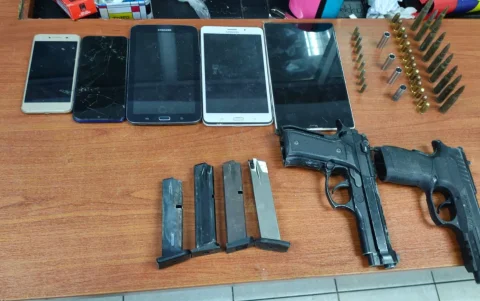 Militares allanaron una vivienda y hallaron dos pistolas y 30 municiones.