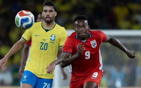 Tomás Rodríguez (d) jugó el Mundial 2026 con la selección de Panamá.