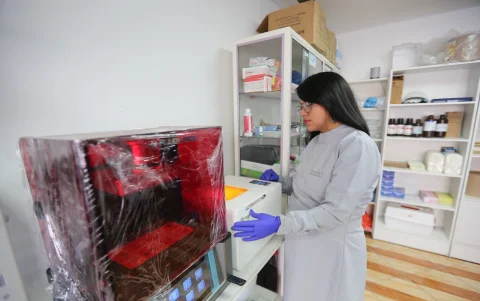 La clínica odontológica Vecroux incorporó escáner oral e impresión 3D para ofrecer tratamientos más precisos y fortalecer su crecimiento empresarial.