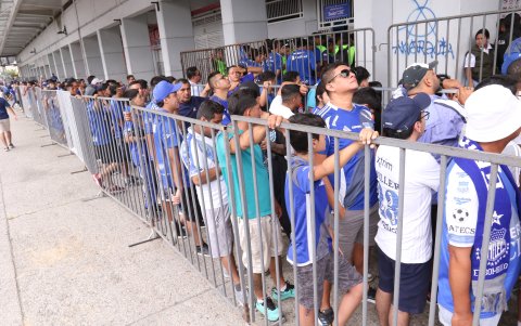 En el estadio George Capwell habrá elementos policiales para garantizar la seguridad.
