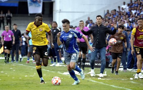 Emelec y Barcelona SC se enfrentan por la LigaPro 2026.
