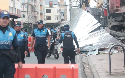 La circulación vehicular fue restablecida de forma parcial luego de la inspección realizada por las autoridades municipales.