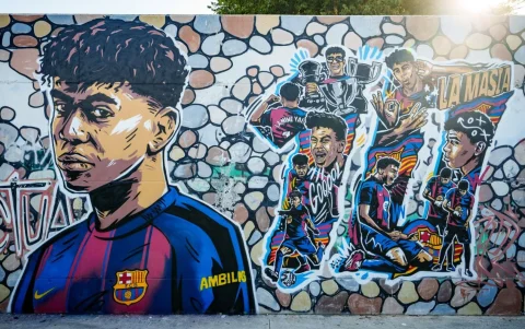 Mural creado en Rocafonda en honor a Lamine Yamal