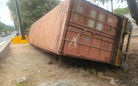 En vía a la costa también se registran accidentes constantemente.