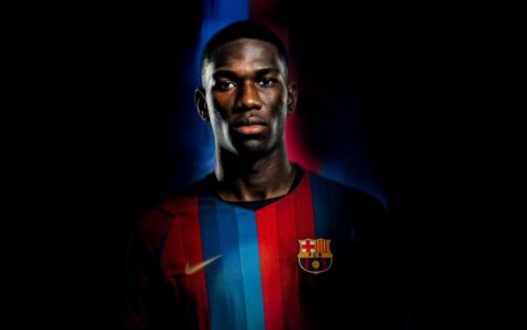 Josué Caicedo buscará una oportunidad en el equipo principal del FC Barcelona.