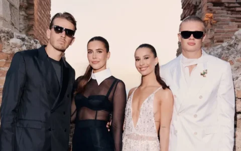 Erling Haaland junto a su pareja, Isabel Haugseng Johansen, y otros invitados durante el desfile de Dolce & Gabbana en Sicilia.