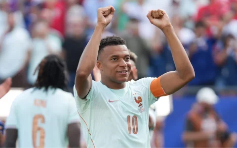 Kylian Mbappé, de Francia, celebra el triunfo ante Marruecos que le dio a su equipo el pase a la semifinal del Mundial de 2026.