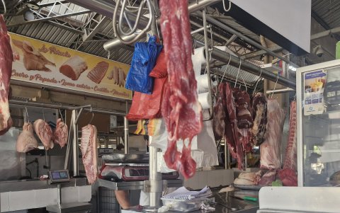 Carne para estofado, molida, fileteada y hueso carnudo integran la oferta de los mercados de Guayaquil.