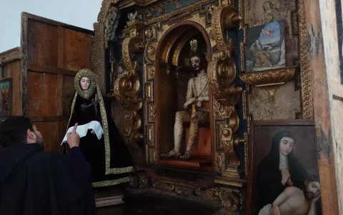 El Monasterio de Santa Clara, con más de 430 años de historia, resguarda obras de la Escuela Quiteña y espacios que permanecen activos hasta la actualidad.