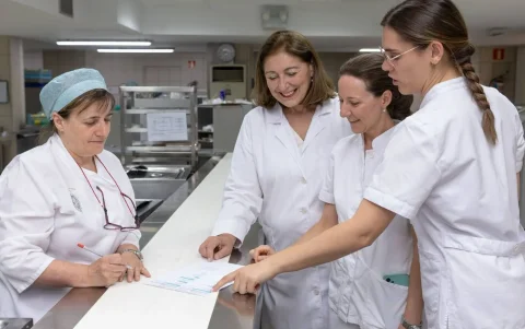 Pacientes de Ecuador buscan en España terapias para cáncer, Parkinson y otras enfermedades complejas.