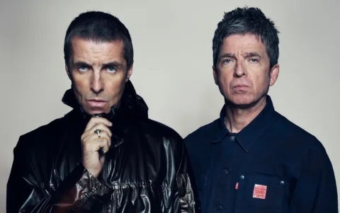 La banda británica Oasis, liderada por los hermanos Liam y Noel Gallagher.