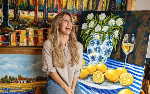 Después de tocar varias puertas pudo exhibir sus pinturas en España-