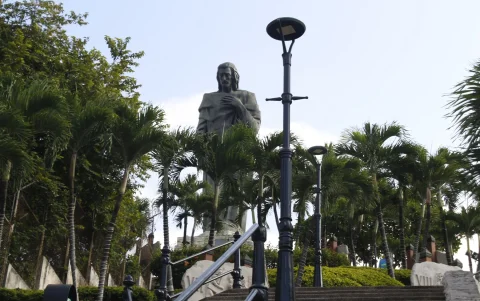El monumento al Sagrado Corazón de Jesús se impone en el cerro del Carmen.