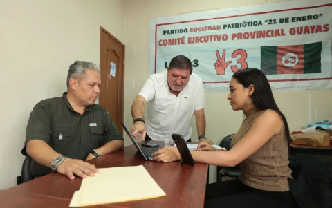 Renán Borbúa afirma que priorizará obras de infraestructura y apoyo al sector productivo si llega al cargo.