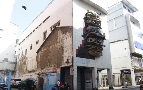 Fachada del antiguo edificio Unideli, ubicado en las calles Chimborazo, entre Aguirre y Luque.