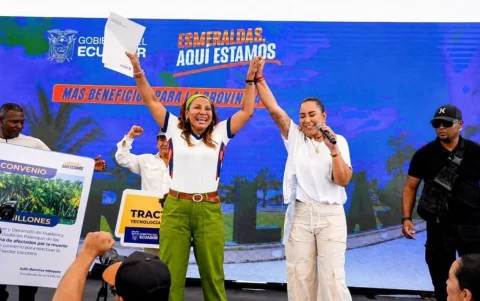 La viceministra y precandidata Julia Angulo Girón junto con la prefecta de Esmeraldas, Roberta Zambrano, que busca la Alcaldía de Esmeraldas por ADN.