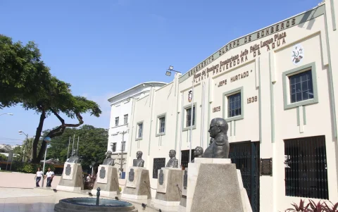 El Museo del Bombero Ecuatoriano está ubicado junto al cerro Santa Ana.