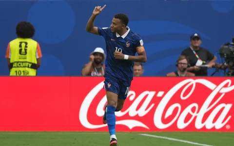 Pese a que Francia caía, Kyliam Mbappé destacó en el duelo ante Inglaterra.