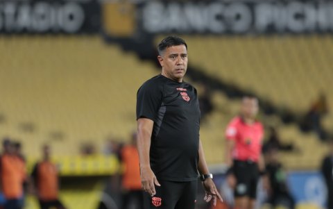 César Farías salió en defensa de sus dirgidos.