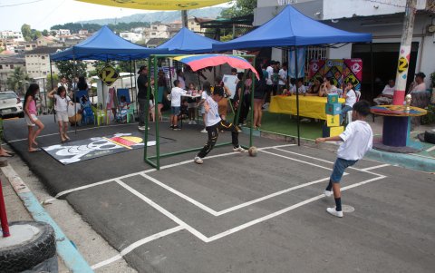 Los vecinos se han apropiado del corredor cultural y lo han convertido en un punto de encuentro para jóvenes.