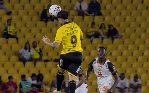 Jugadores de Barcelona Sporting Club durante el partido ante Libertad por la fecha 20 de la Liga Ecuabet.