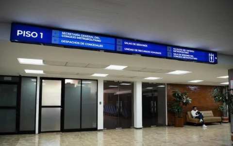 En el segundo piso del Municipio de Quito está la sala de sesiones del Concejo y también las oficinas de los ediles.