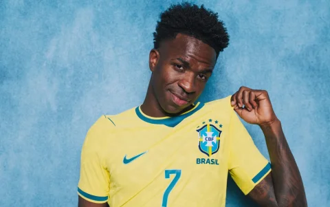 Vinícius Jr. antes de someterse al procedimiento de armonización facial realizado durante sus vacaciones en Brasil.