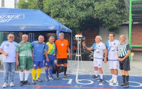 Algunas de las figuras de los profesionales en la tarde deportiva.