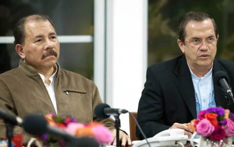 Imagen de 2013. El correísmo apoyaba y defendía al dictador Daniel Ortega, antes de recibir las prácticas autoritarias de Daniel Noboa. En 2026 lo criticó.