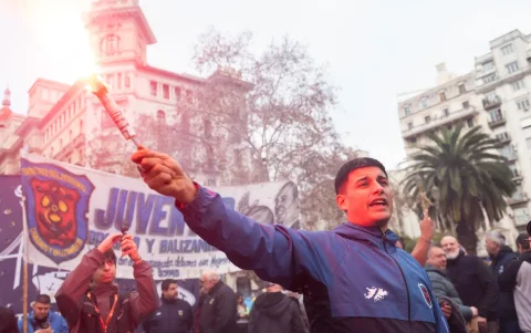 Centrales obreras argentinas y organizaciones sociales fueron captadas este 22 de julio al protestar frente al Congreso.