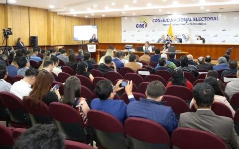 El consejo consultivo entre el CNE y las organizaciones políticas ocurrió en Quito este 23 de julio de 2026.