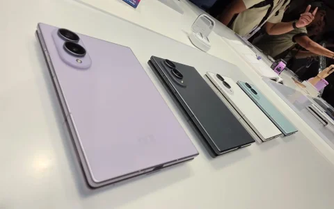 El Samsung Galaxy Z Fold8 reduce peso y grosor respecto a la generación anterior, incorporando nuevas funciones de Galaxy AI para productividad y multitarea.