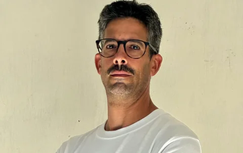 El fotógrafo plástico guayaquileño Chema González, nacido en 1981, está radicado actualmente en Madrid.
