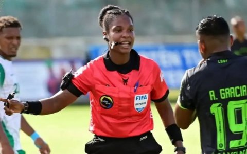 Jennifer Canchingre será la árbitra central del Delfín vs Leones FC.