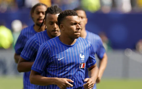 Kylian Mbappé es la máxima estrella francesa y está lesionado.