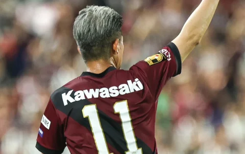 Kazuyoshi Miura, delantero japonés de 59 años, continúa ampliando su histórica trayectoria en el fútbol profesional.