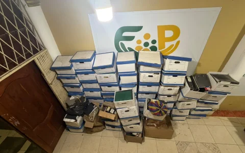 Fiscalía investiga exportación de oro sin origen lícito vinculada a minería ilegal.